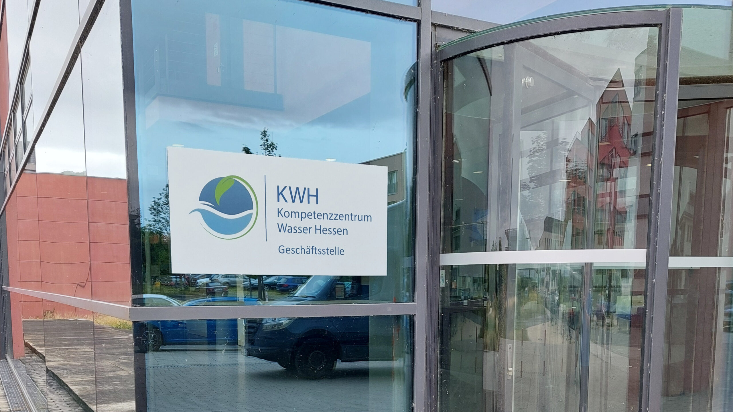 Eingang Geschäftsstelle des KWH