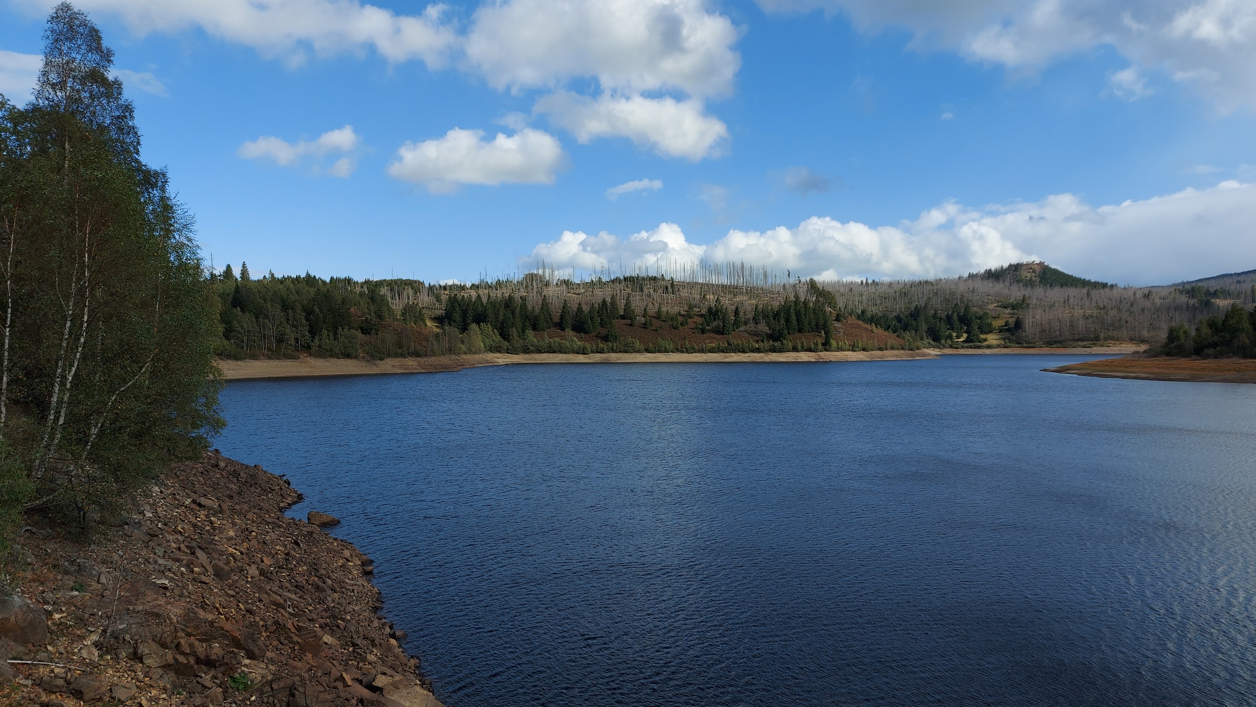 Du betrachtest gerade Hitze erhöht Trinkwasserbedarf: Neue Analyse zeigt steigende Belastungen durch Spitzenbedarfe im Versorgungssystem